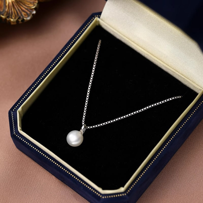 Minimalist Pearl Necklace